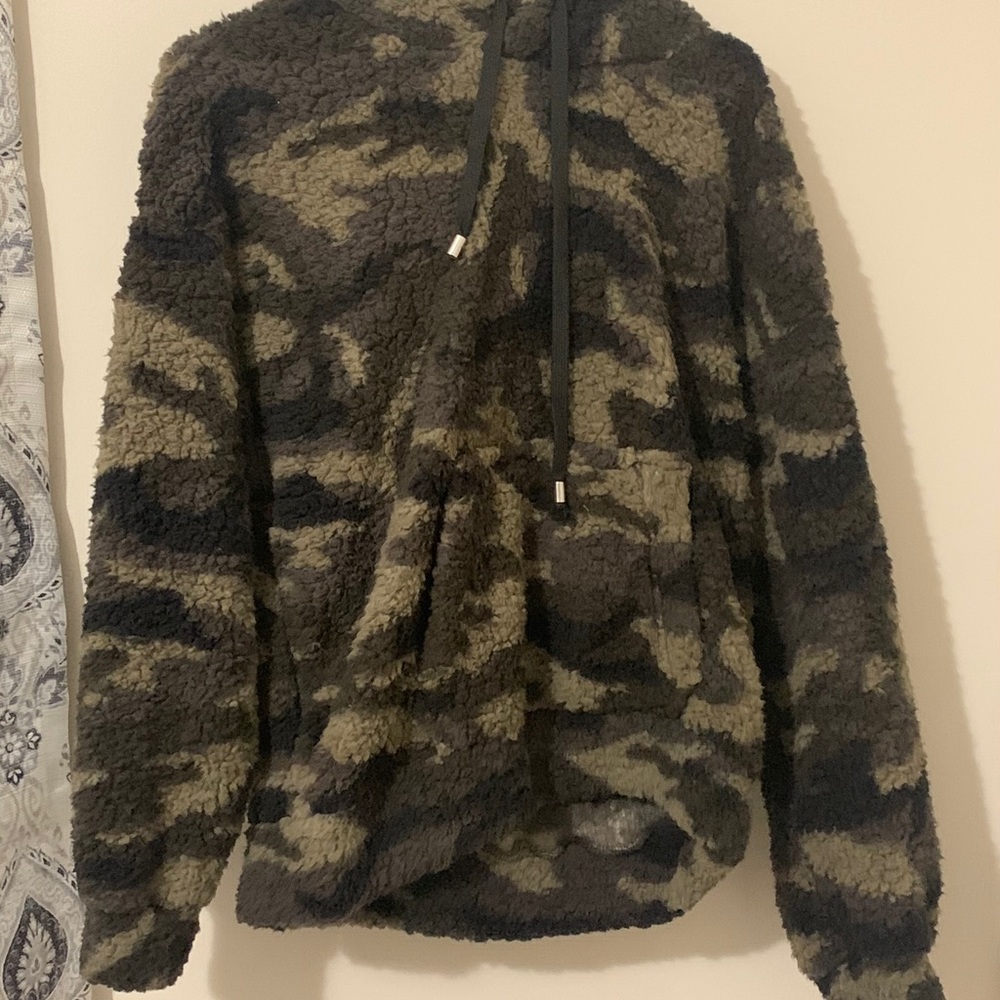 Camo fleece pullover